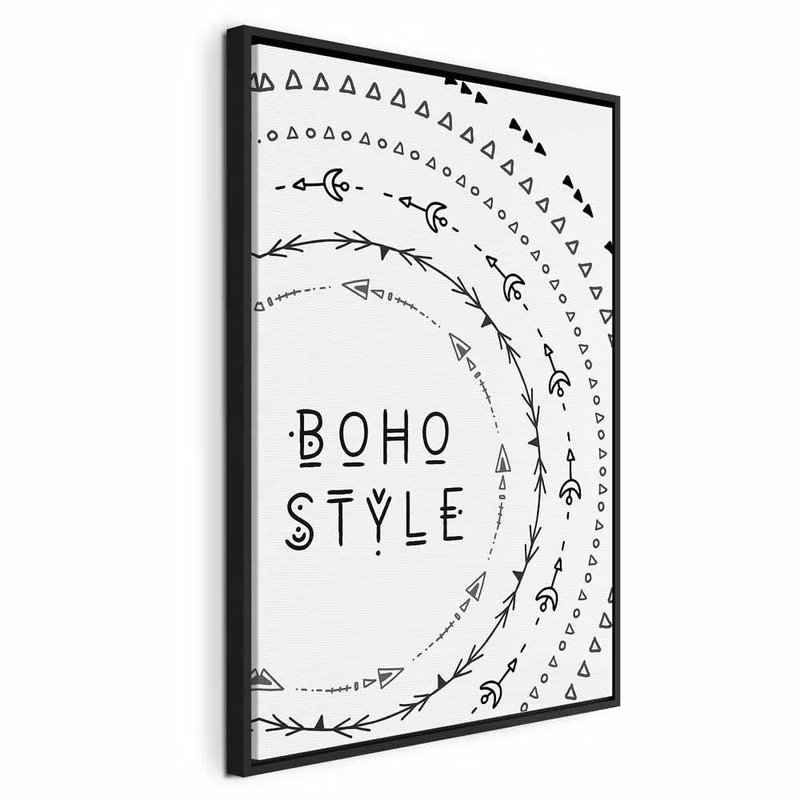 Boho style vertical – svart ram. Den svarta texten BOHO STYLE omges av tunna halvcirklar, kvistar och små trianglar på vitt.
