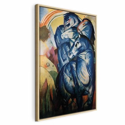 Franz marc the tower of blue – naturfärgad ram. Flera blå hästformer ligger tätt ovanför varandra mellan gröna, gula och orange fält.