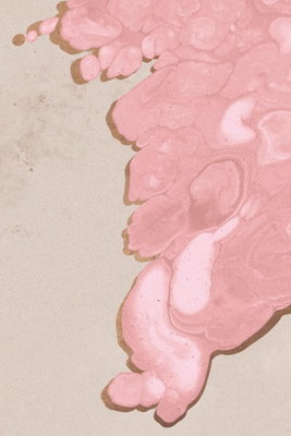 Pastel tide vertical – motivvy. Rosa, marmorerade fält möter en beige yta med en tunn gyllene kant mellan färgerna.