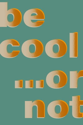 Be cool or not vertical – motivvy. Stora guldfärgade bokstäver bildar texten be cool ...or not mot en dämpat blågrön bakgrund.