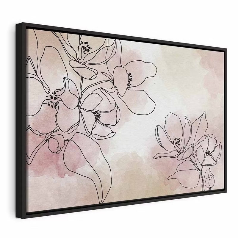 Peaceful composition wide – svart ram. Tunna mörka blomkonturer möter blekt rosa, beige och vita akvarellskiftningar.