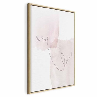 You need love vertical – naturfärgad ram. Mycket ljus, handskriftsliknande typografi ligger över mjuka rosa och beige färgskiftningar.