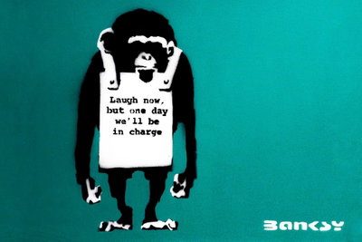 Angry monkey vertical – motivvy. En svartvit apa bär en vit skylt med engelsk text mot en turkosgrön bakgrund med tryckta bokstäver nedtill.