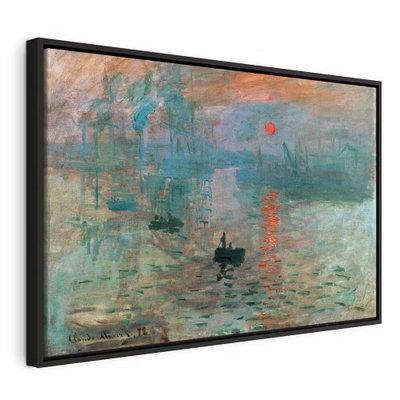 Claude monet impression – svart ram. En liten orange sol och dess spegling lyser över turkost hamnvatten med mörka båtar och disiga byggnader.