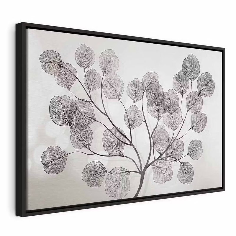 Leaves in the wind wide – svart ram. Runda gråvioletta blad med fina nerver sitter längs tunna stjälkar på en ljus botten.