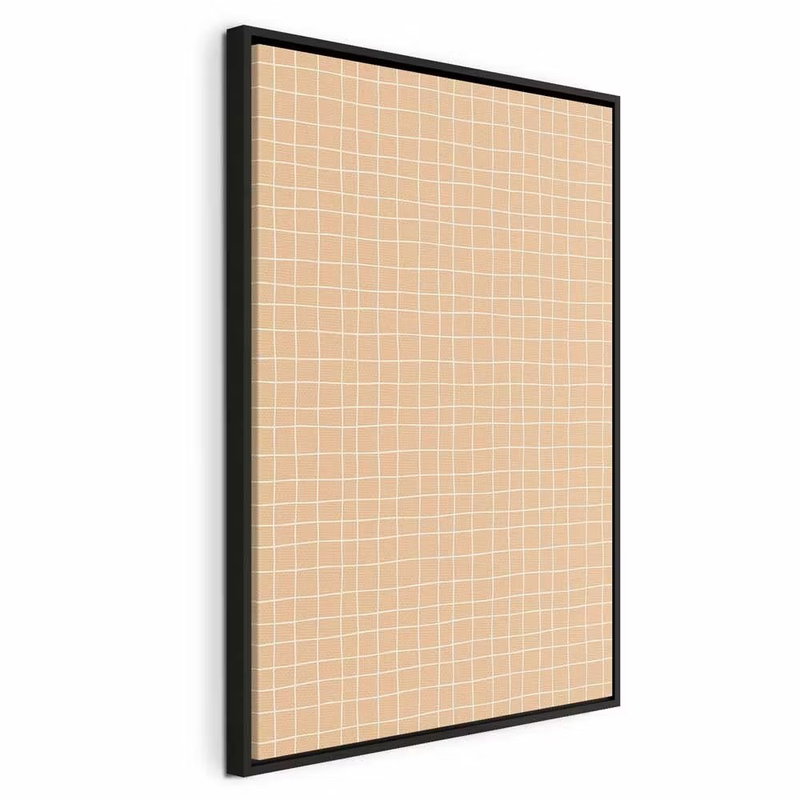 Waving lines creamy grid on – svart ram. Tunna crèmefärgade linjer bildar ett mjukt böjt rutnät på en varm botten i ockra och persika.