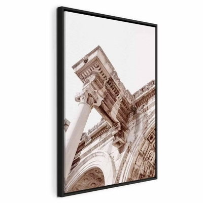 Temple of hadrian vertical – svart ram. Blicken riktas upp mot utsmyckade kolonner och dekorerade stenytor i varma, ljusa toner.