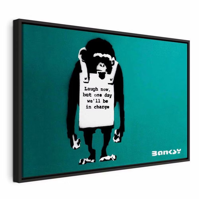 Angry monkey vertical – svart ram. En svartvit apa bär en vit skylt med engelsk text mot en turkosgrön bakgrund med tryckta bokstäver nedtill.