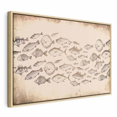 Subtle fish – naturfärgad ram. Många små fiskkonturer bildar ett stim på en ljus, beige bakgrund med ett åldrat pappersuttryck.