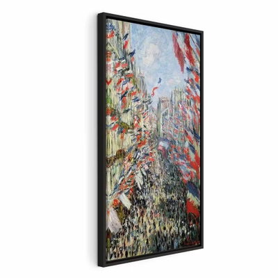 Claude monet the rue – svart ram. En smal gata fylls av små figurer och rader av röda, vita och blå flaggor som sträcker sig uppåt.