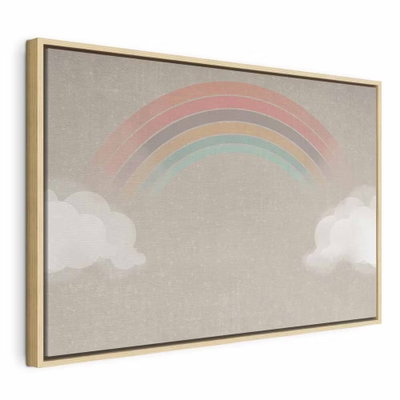 Rainy june colorful rainbow – naturfärgad ram. En regnbåge i bleka pasteller sträcker sig mellan vita moln på en varm gråbeige bakgrund.