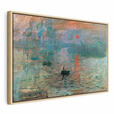 Claude monet impression – naturfärgad ram. En liten orange sol och dess spegling lyser över turkost hamnvatten med mörka båtar och disiga byggnader.