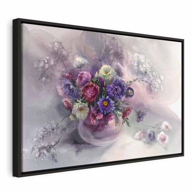 Dreamer and s bouquet – svart ram. En tät bukett med lila, rosa, vita och blå blommor står i en ljus vas mot en mjukt målad bakgrund.
