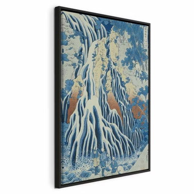 Hokusai katsushika kirifuri – svart ram. Tunnt tecknade ljusa vattenströmmar faller mellan blå klippformer och små orange träd.