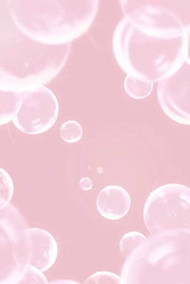 Subtle breeze vertical – motivvy. Genomskinligt återgivna, vita bubblor svävar över en blekt rosa bakgrund.