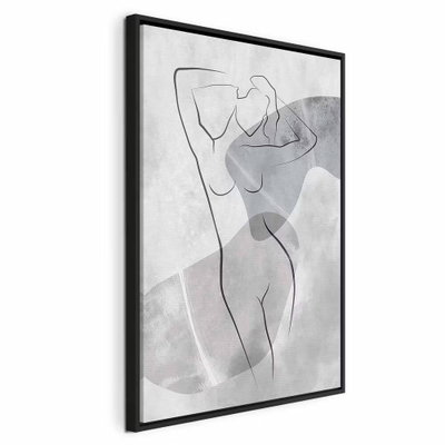 Resting muse vertical – svart ram. En stående kvinnlig figur med lyfta armar tecknas i tunna svarta linjer över mjuka grå fält.