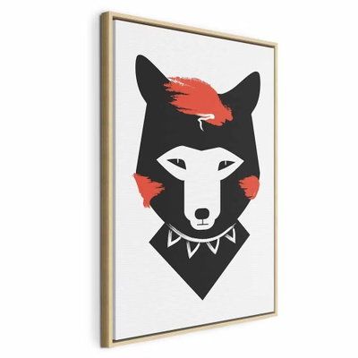 Polite fox vertical – naturfärgad ram. Ett stiliserat svart rävhuvud med vita ögon och röda penselaccenter återges på vitt.