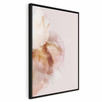 Love yourself vertical – svart ram. Blekt rosa och bruna, genomskinligt återgivna former möter liten vit typografi på en ljus botten.