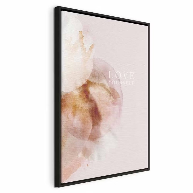 Love yourself vertical – svart ram. Blekt rosa och bruna, genomskinligt återgivna former möter liten vit typografi på en ljus botten.