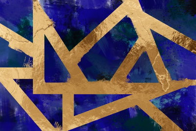 Golden geometry wide – motivvy. Breda, kantiga guldfärgade band korsar varandra över en djupblå och blågrön målerisk yta.