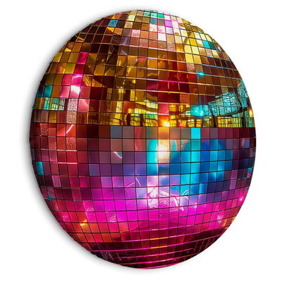 Rund motivvy för Gold disco ball: Gyllene spegelrutor möter starka blå, rosa och röda reflexer i en färgrik discokula.