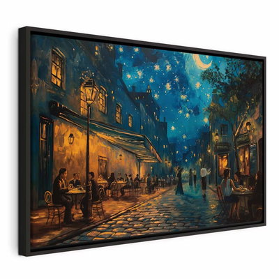 Paris street a painting – svart ram. Små gestalter och uteserveringar samlas på en stenlagd gata med varma fönsterljus under stjärnhimmel.
