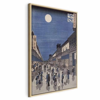 Utagawa hiroshige night time – naturfärgad ram. En äldre japansk gatubild med små gestalter återges under en mörkblå natthimmel och en ljus måne.