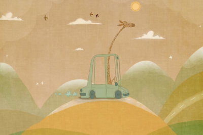 Dreamy traveler a cheerful – motivvy. En tecknad grön bil med en lång giraff färdas över rundade kullar under en liten sol och ljusa moln.