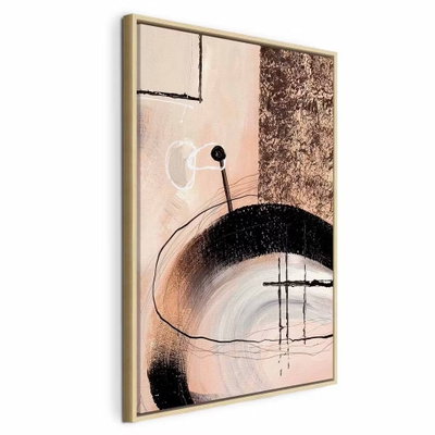 Art of shapes hand painted – naturfärgad ram. En stor svart båge, tunna konturer och små mörka rundformer möter rosa, beige och bruna fält.