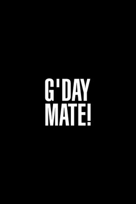G and day mate vertical – motivvy. Den korta vita texten G'DAY MATE! står mitt på en stor, svart och avskalad bildyta.