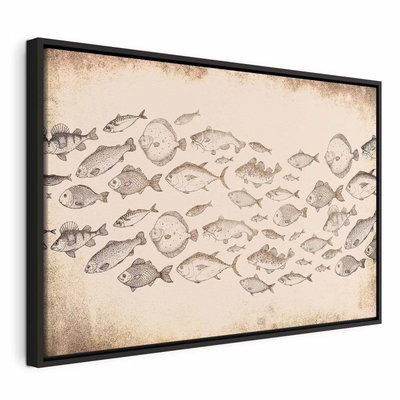Subtle fish – svart ram. Många små fiskkonturer bildar ett stim på en ljus, beige bakgrund med ett åldrat pappersuttryck.