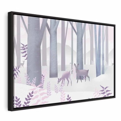 Fairy tale forest vertical – svart ram. Två stiliserade hjortdjur möts bland höga gråvioletta träd och ljusa, snöliknande kullar.