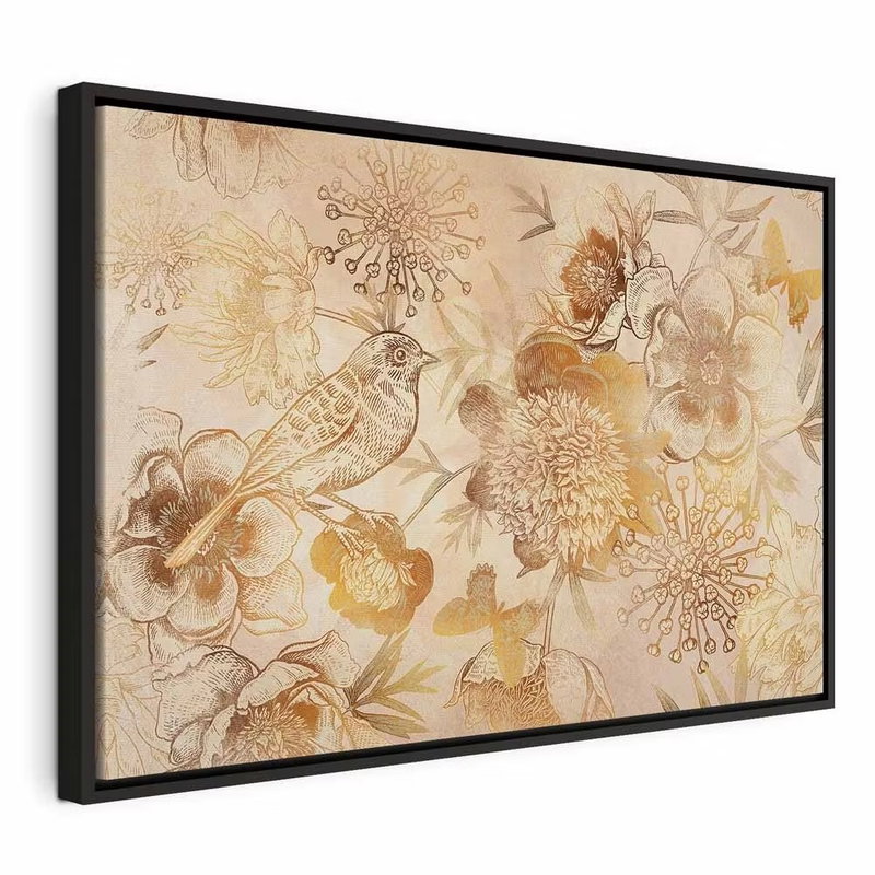 Golden mosaic of nature wide – svart ram. Små fåglar, stora blommor och tunna blad återges i beige, brunt och guldfärgade toner på ljust.