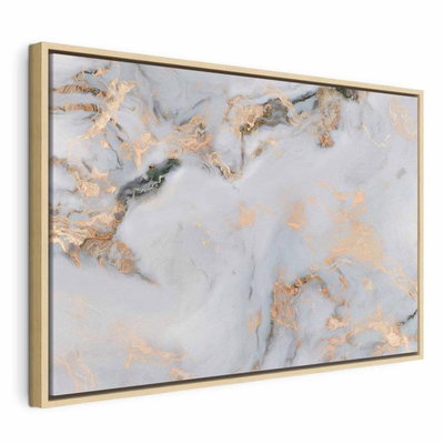 White stone elegant marble – naturfärgad ram. Ljusgrå marmorering med mörka och guldfärgade ådringar bildar ett luftigt stenmönster.