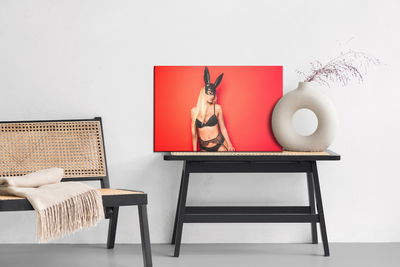 Ljuddämpande tavla - Woman in bunny costume