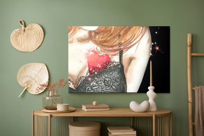 Ljuddämpande tavla - A woman with a heart painted