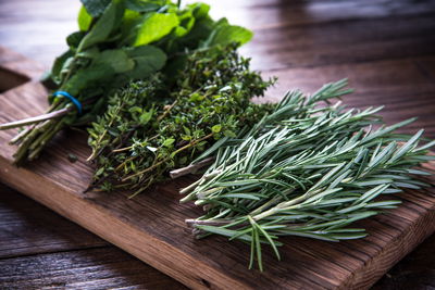 Ljuddämpande tavla - Bundles of herbs on a wooden