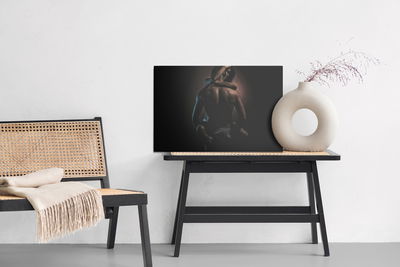 Ljuddämpande tavla - A couple in a hot embrace