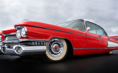 Ljuddämpande tavla - A red car from the 1950s