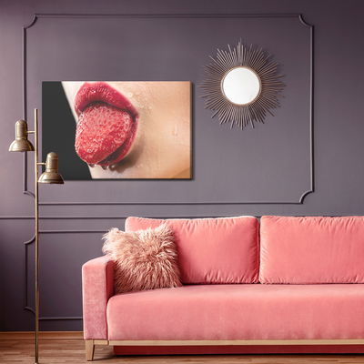 Ljuddämpande tavla - A woman with a strawberry