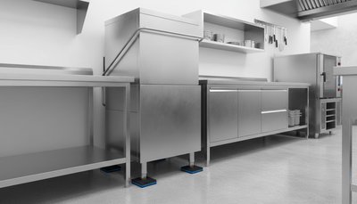 Vibrationsdämpare under utrustning i industrikök