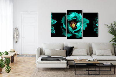 Ljuddämpande tavla - Turquoise flowers on a black