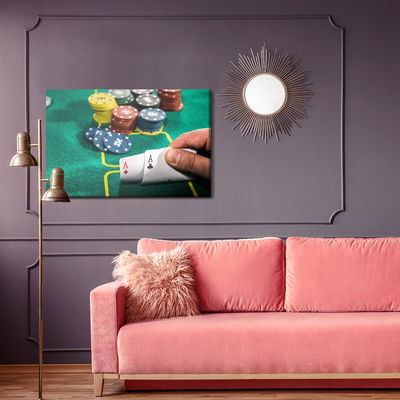 Ljuddämpande tavla - A close-up of a game of poker