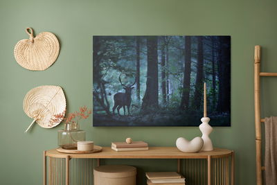 Ljuddämpande tavla - A deer in a dark forest