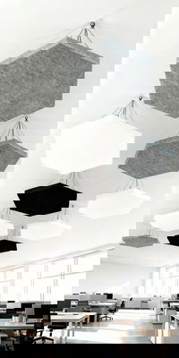 Ljudabsorbering till tak - PES hexagon ceiling