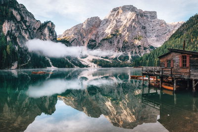 Ljuddämpande tavla - Wild lake braies, Italy