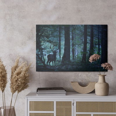 Ljuddämpande tavla - A deer in a dark forest
