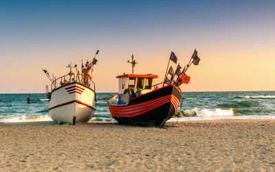 Ljuddämpande tavla - Fishing boats on the beach