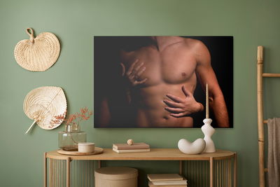 Ljuddämpande tavla - A man in an embrace