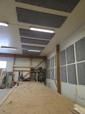 SilentDirect PES Loft Industrielle loftabsorbenter installeret i loftet i en industrihal